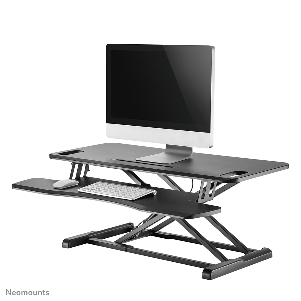 Neomounts by Newstar NS-WS300BLACK verwandelt eine Tischplatte in einen gesunden Sitz-Steh-Arbeitsplatz.
